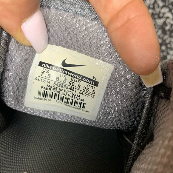 Dual Fusion Nikes   - Picture 4 of 5